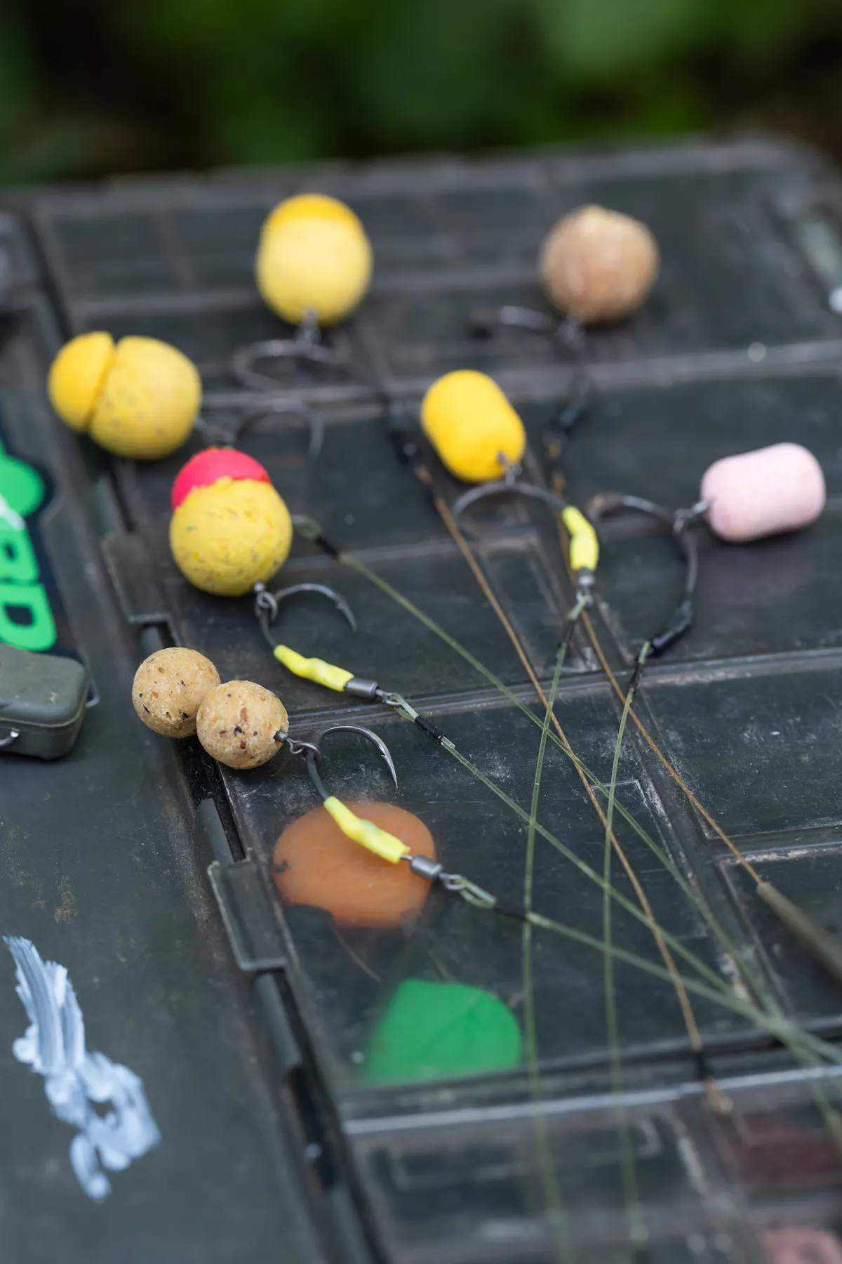 A Variety of different variations of the Ronnie or Spinner rig was used during filming, with all sorts of different hookbaits