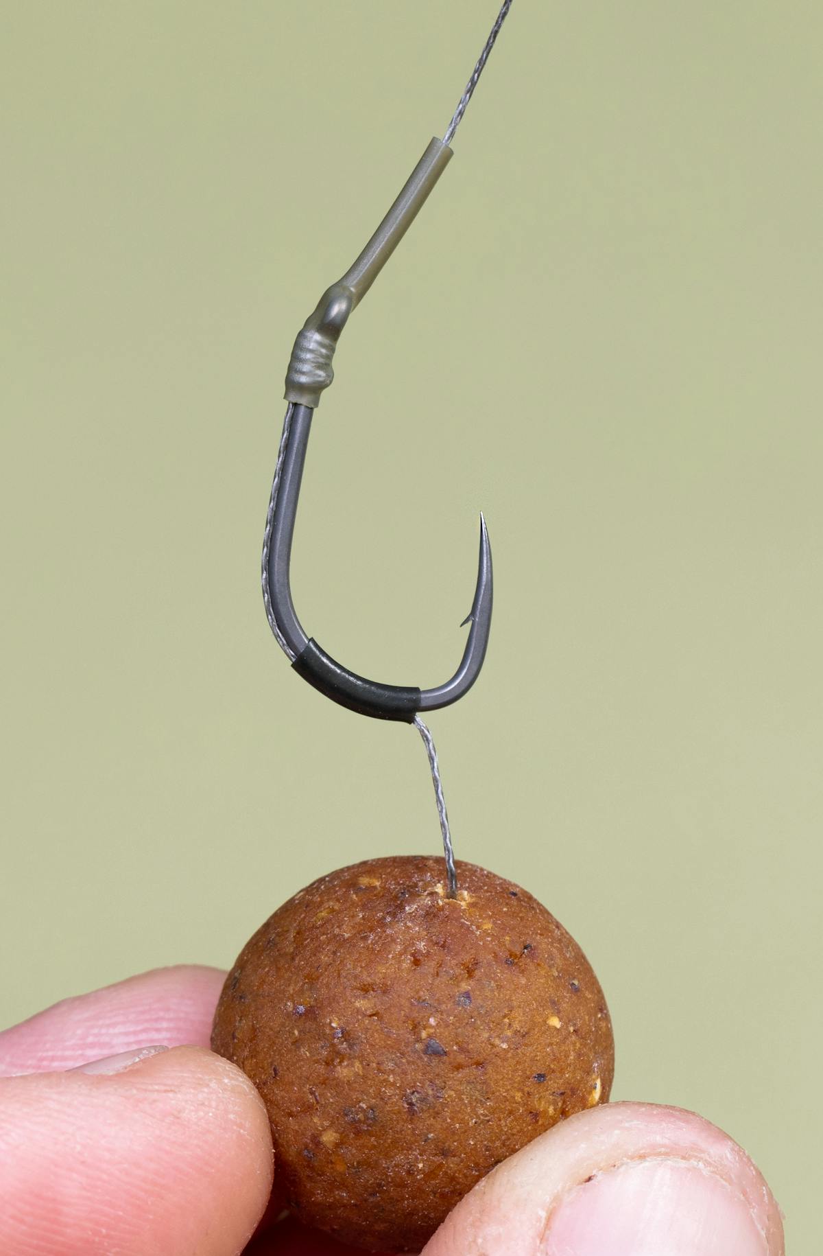 The flipper rig relies on the weight of the hookbait to make it turn and is best used with bottom baits