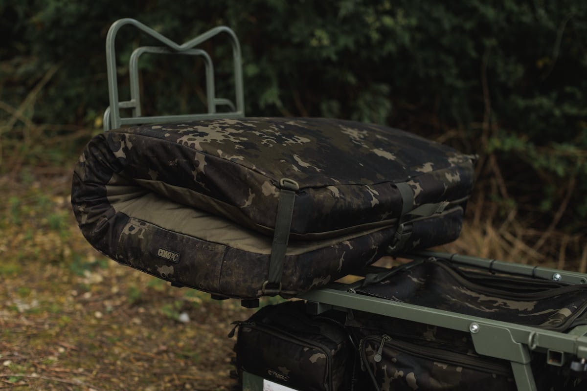 Packed dimensions 86cm x 56cm make it easy to transport once securely folded - overall dimensions 125cm x 85cm when open