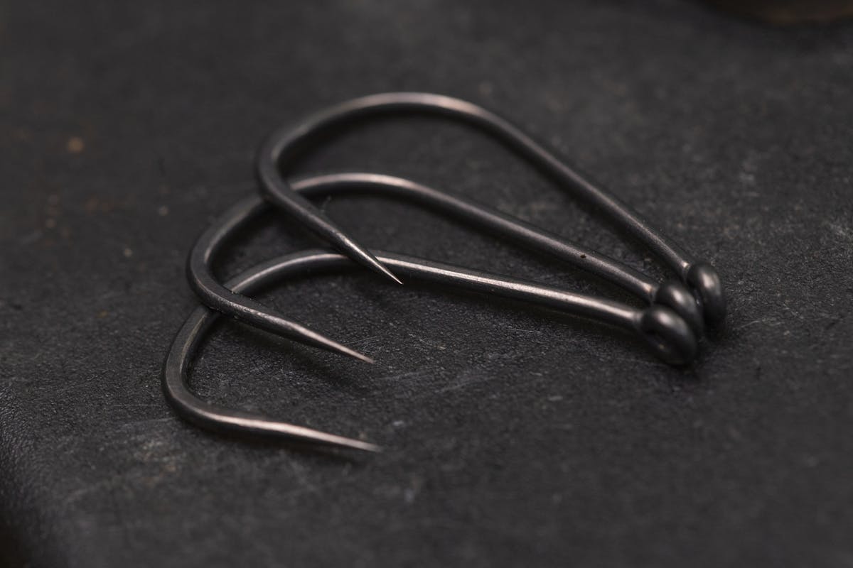 The Korda Straight Point Hook uses forged and PTFE coated Japanese steel, making them very versatile and efficient hooks