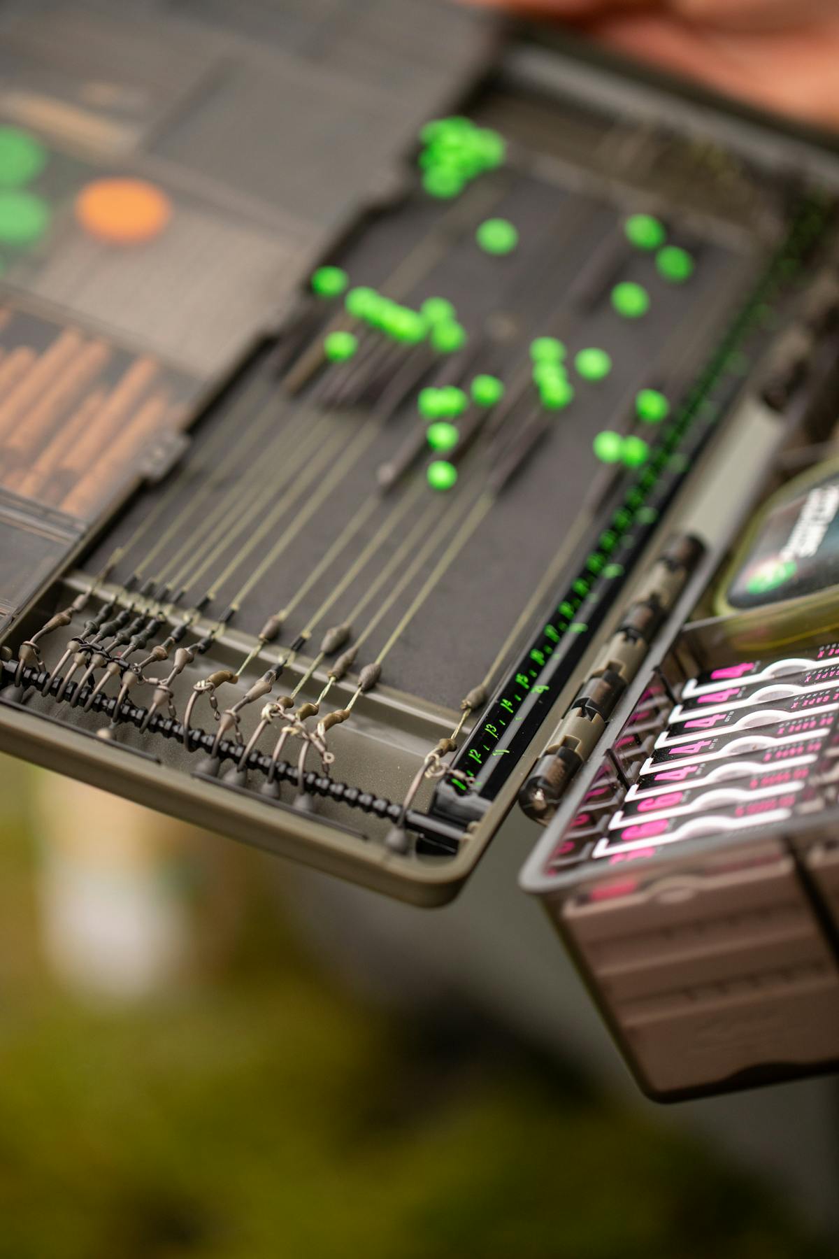The integrated rig board has plenty of space for all your hook links, including ready tied rigs and provides a tangle free storage system