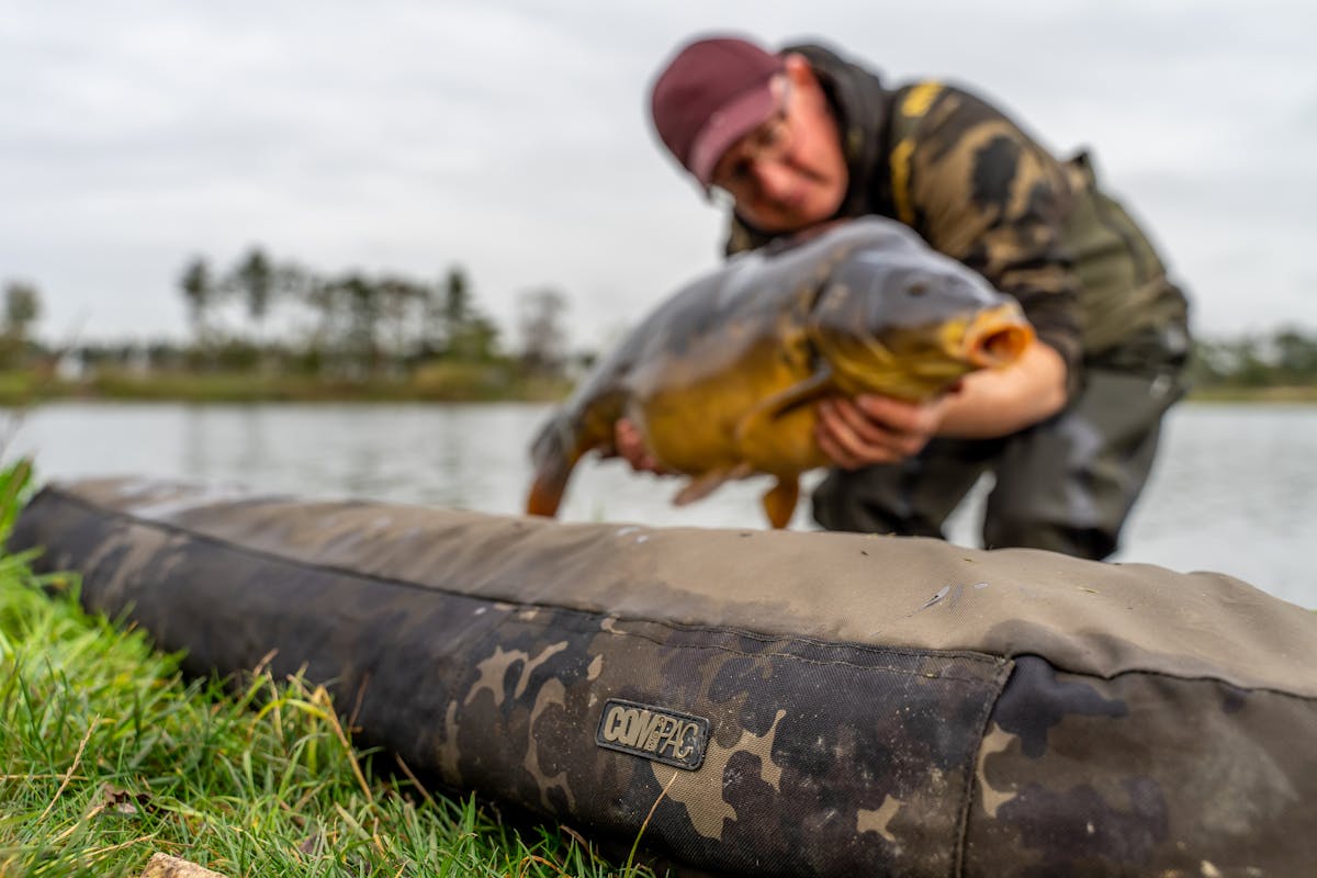 This unhooking mat offers the ultimate protection as well as being built to last, with a durable and water resistant base fabric, which is associated with premium luggage in the Korda range
