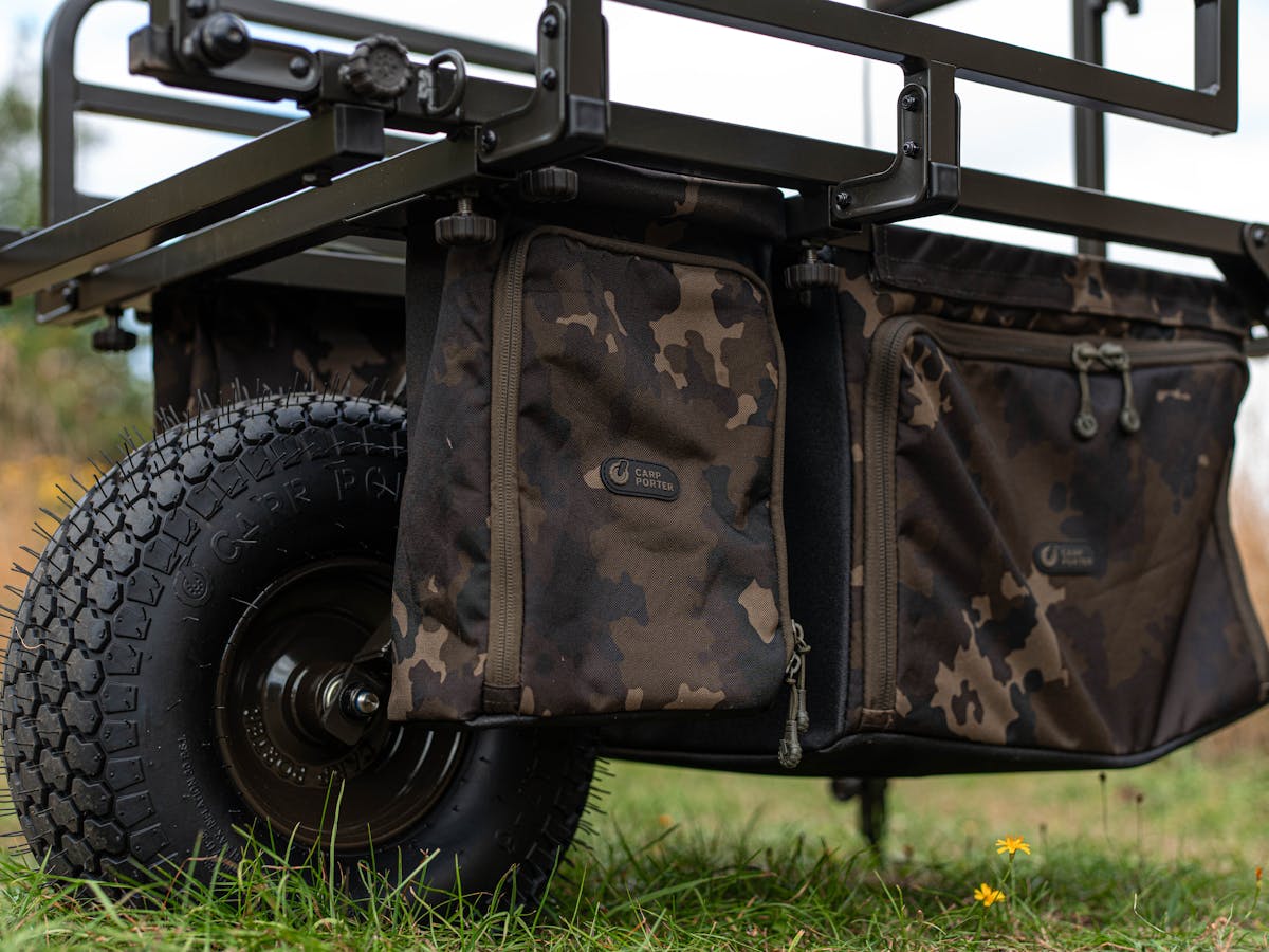 The pannier bags can be used to carry water bottles and are positioned forward to aid effortless pushing thanks to the weight distribution