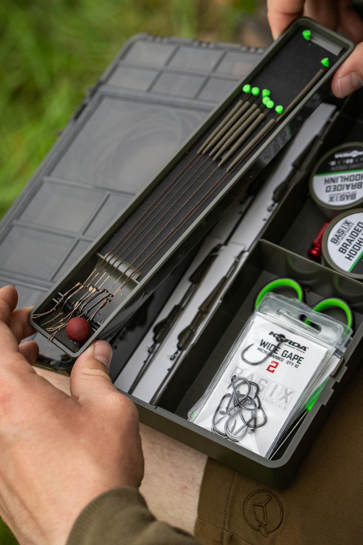 The Basix Tackle Box offers maximum protection and safe storage for all your terminal tackle, and with key features such as flip top lids and a rig board
