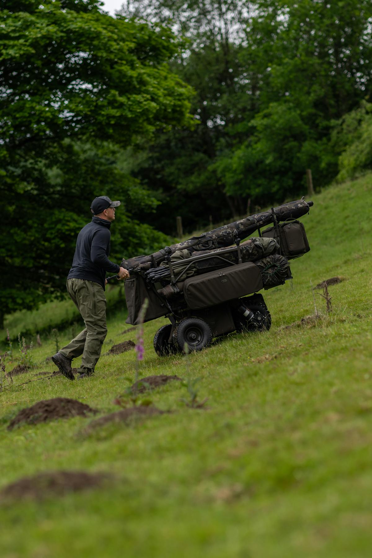 The powerful 24V motor generates plenty of torque as well to handle hills, and is power efficient