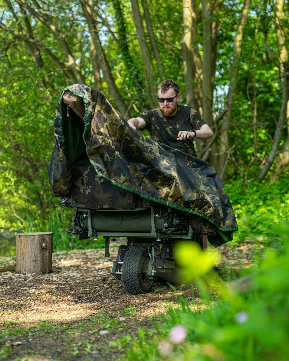 The battery bag design includes strong carry handles