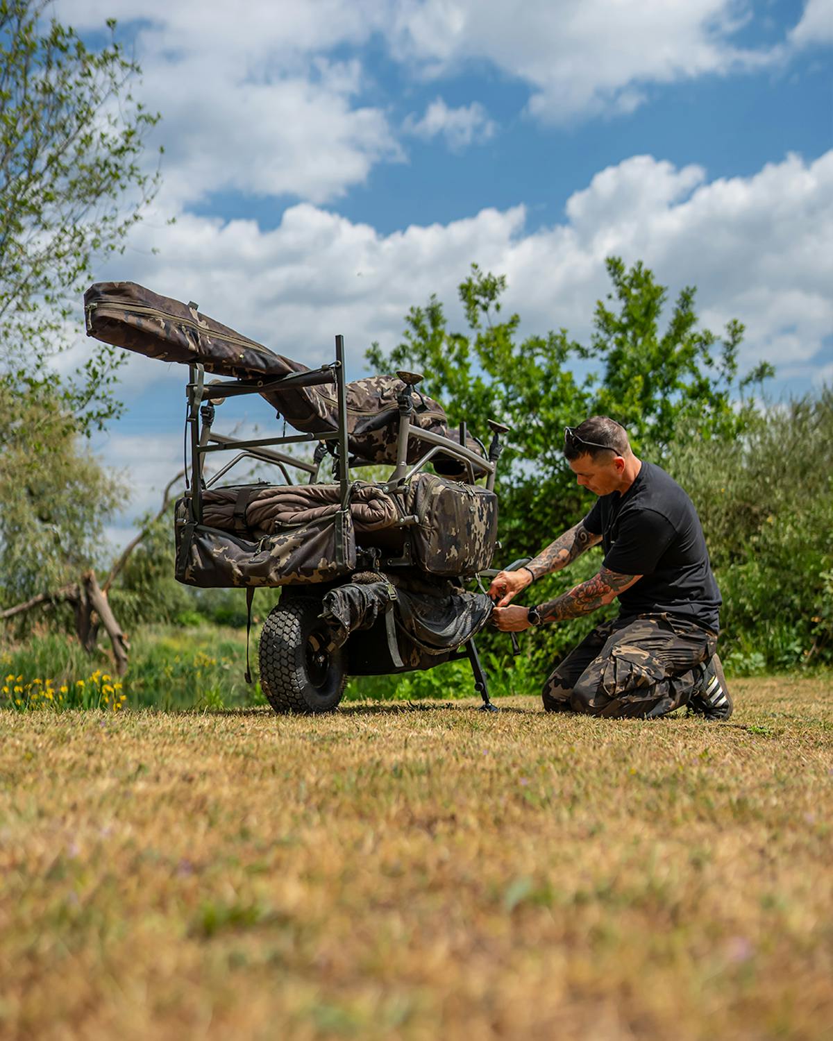 A range of Carp Porter luggage provides serious session storage for all your kit and takes full advantage of the frame, whilst allowing quick and easy access for key tackle items