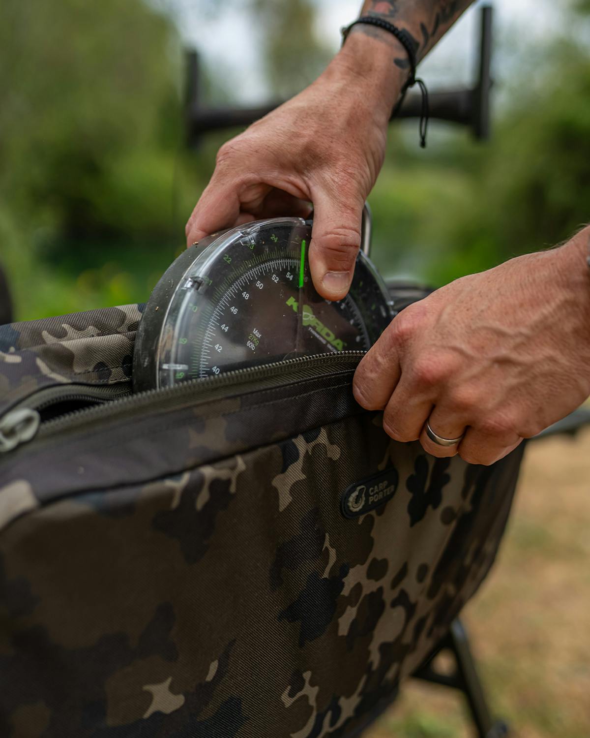 The Carp Porter luggage allows you to leave some items on the barrow and protected from the elements