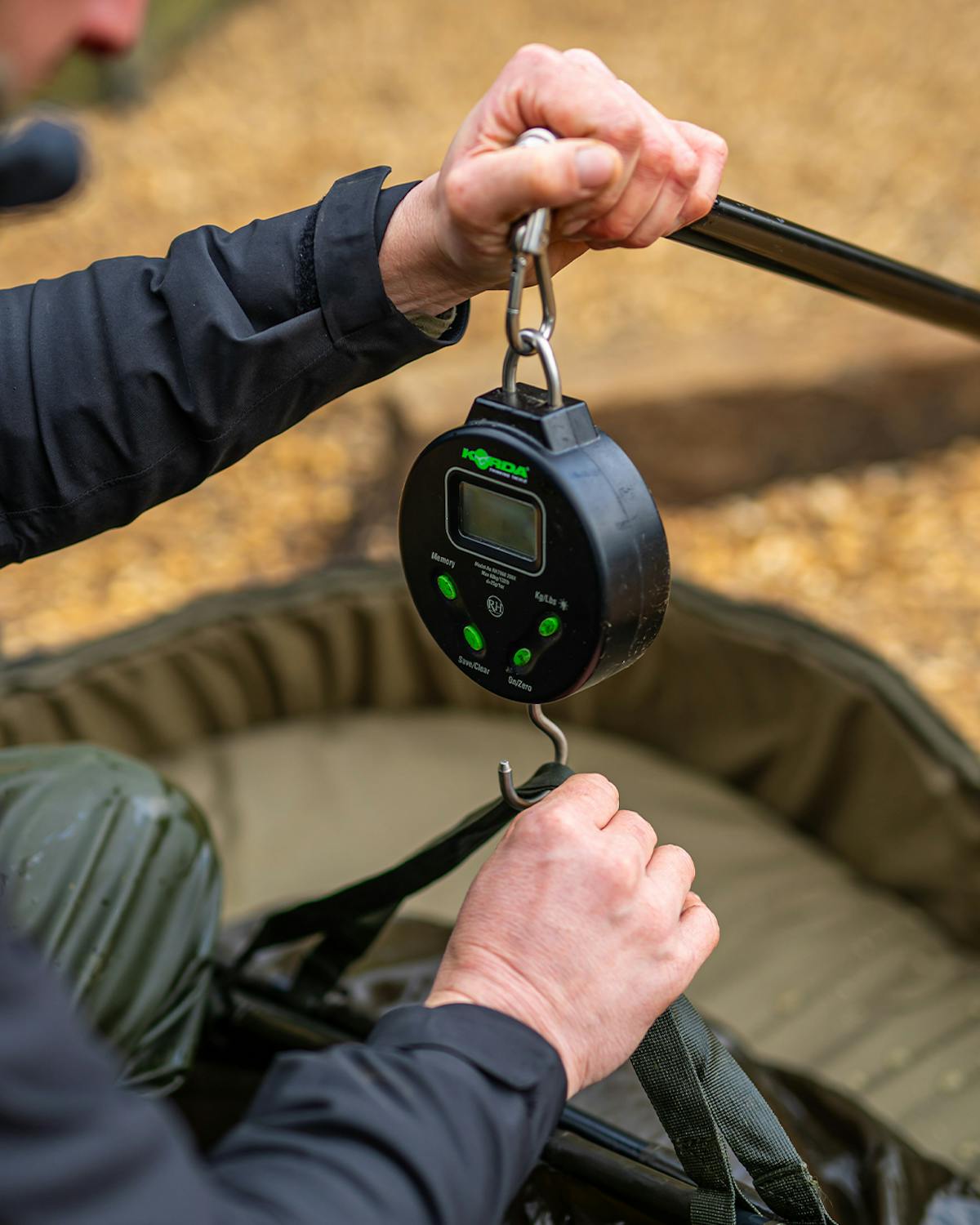 Make sure your scales are zeroed for the weight of the weigh sling