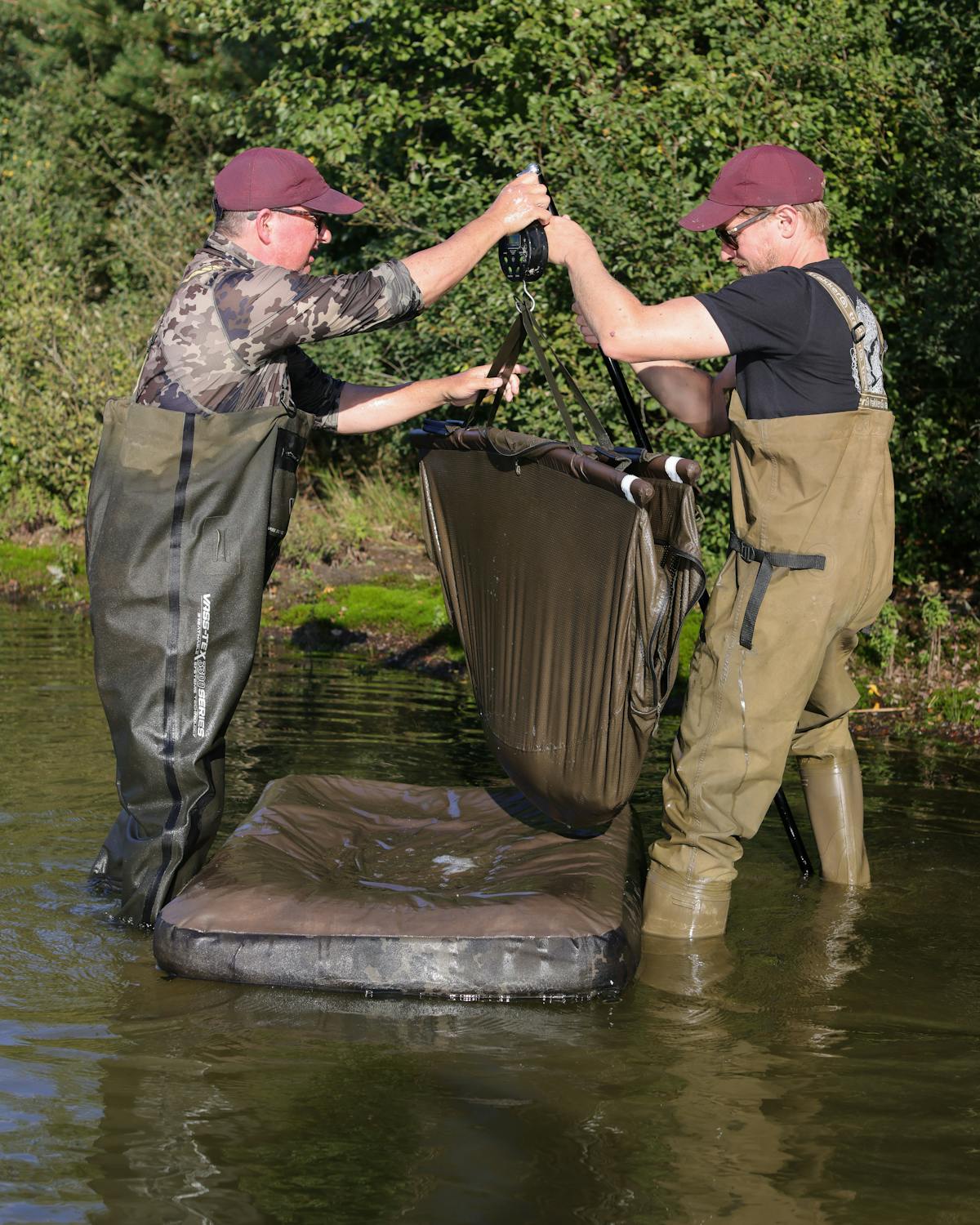 The Korda Compac Hybrid Mat offers the ultimate fish care solution for even the most prestigious carp, as the medium density foam pad allows it to float, meaning your catch never even has to be put on the bank and can be weighed and photographed in the water