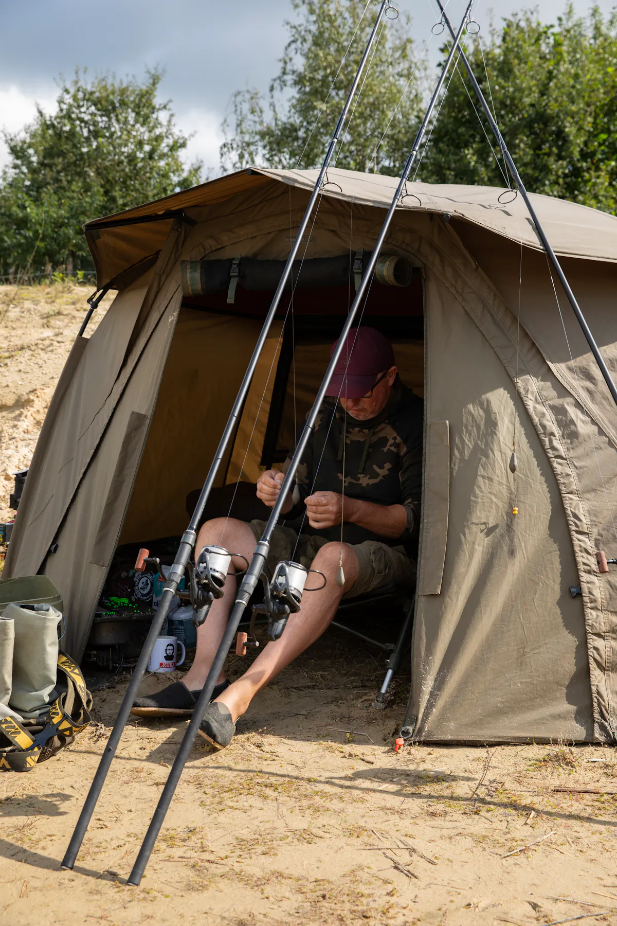 Bringing your lines in during periods when the carp don't usually feed is a greta way of resting your swim