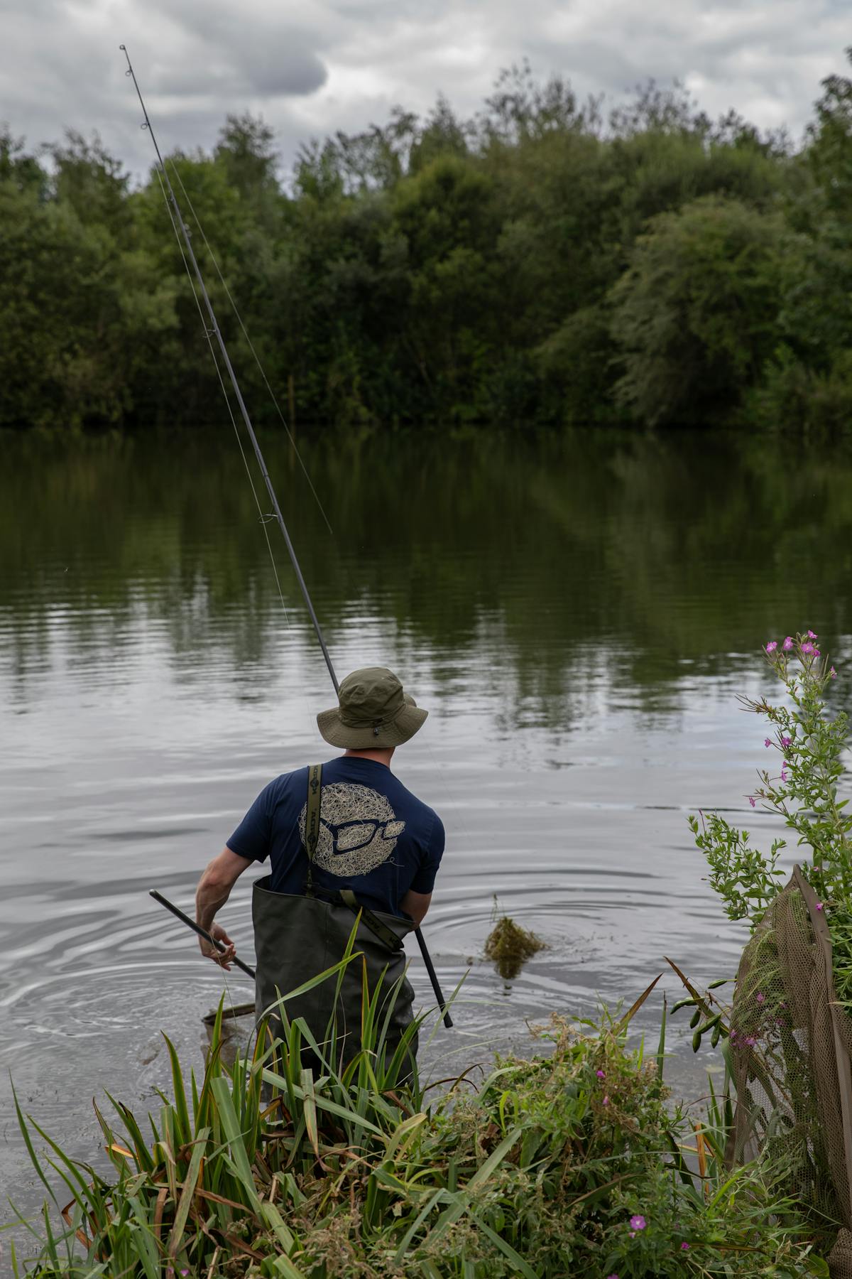 When netting a fish that has a ball of weed around it, sink the net deep and don't lift until you're sure the carp is over it
