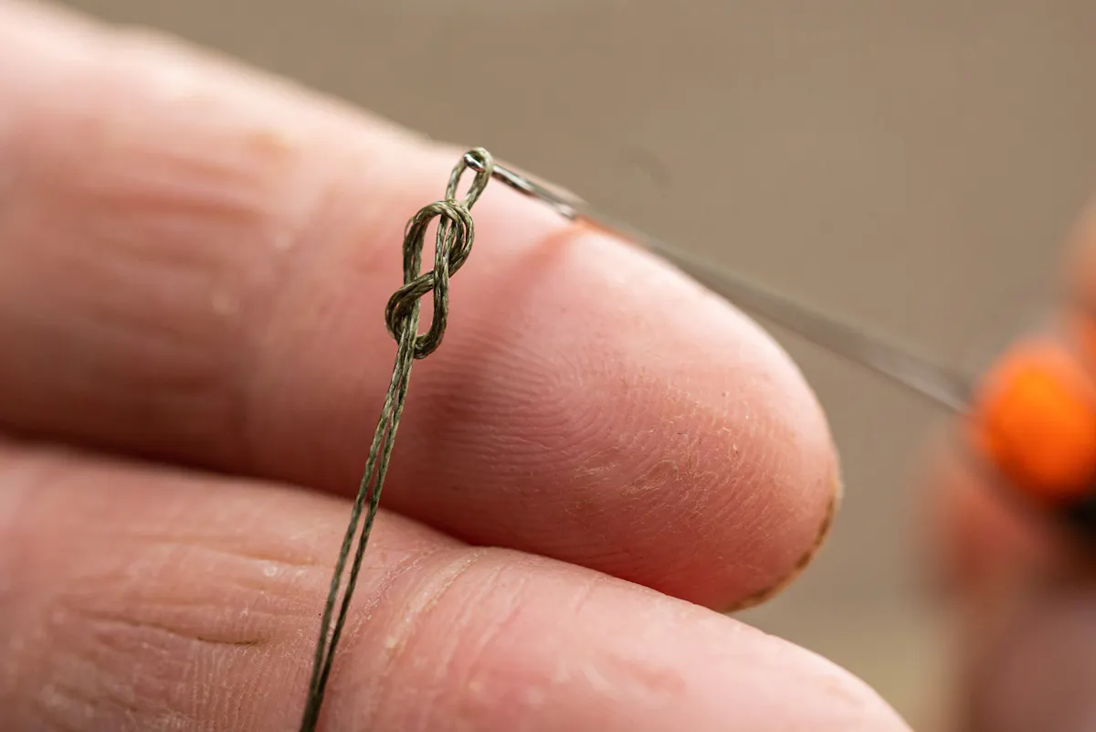 Tie a figure-of-eight loop knot in the other end of your solid bag rig