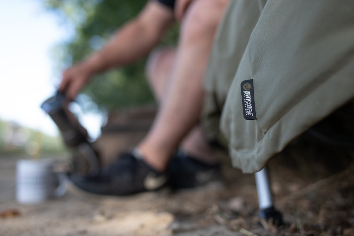 It fits neatly over your bedchair frame and remains windproof and the hydrophilic membrane helps ensure njo water gets through, even if you sit on it in wet clothes