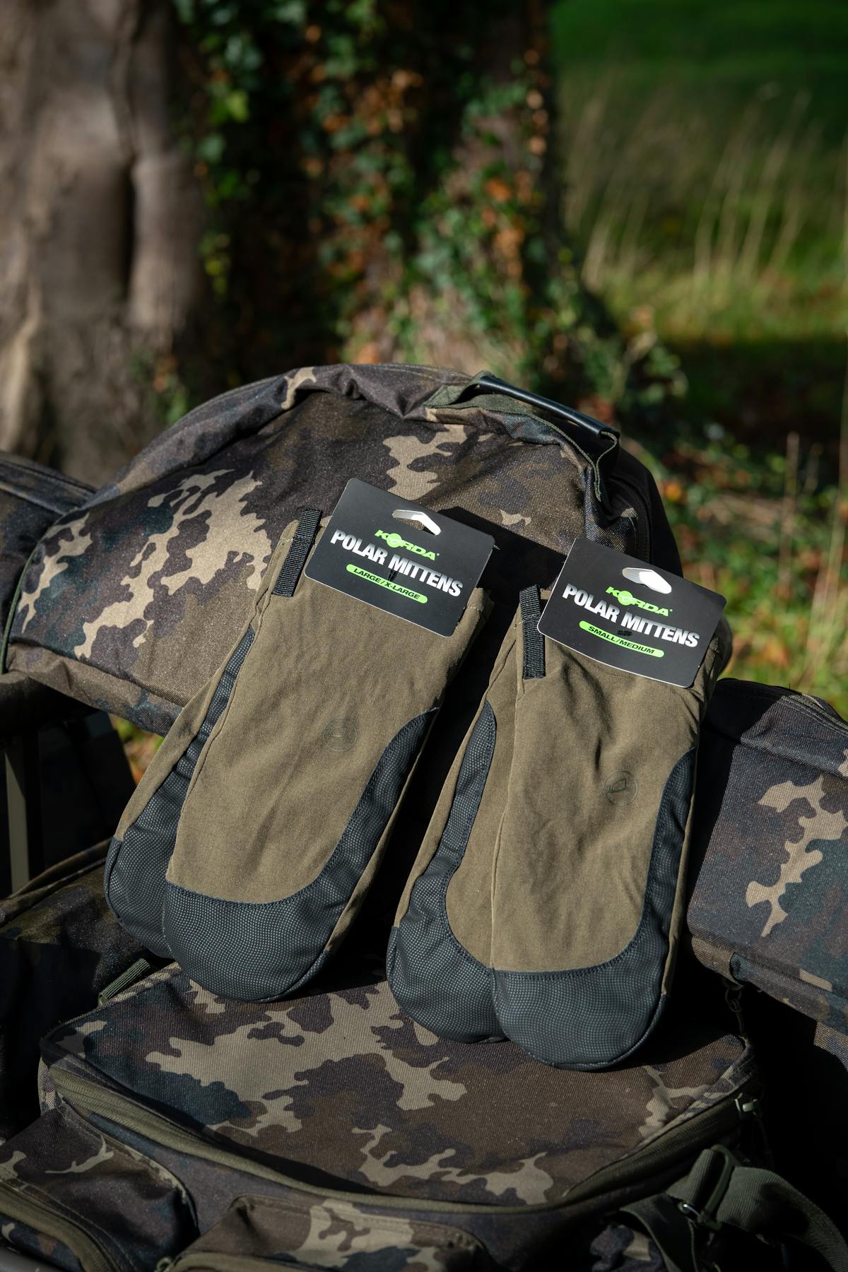 The Polar Mittens are the ideal bankside attire for the colder months and have been expertly designed by Korda to provide the perfect combination of warmth and functionality for rugged use, providing enough freedom of movement for detailed tasks like playing a fish
