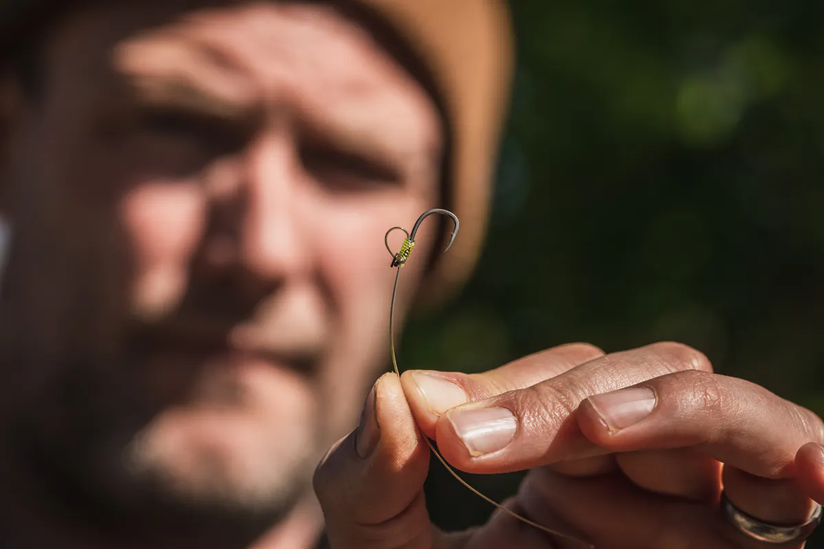 Create a D in the Mouth Trap, on your stiff hinge rig hook, which your hook bait will be attached to via the rig ring