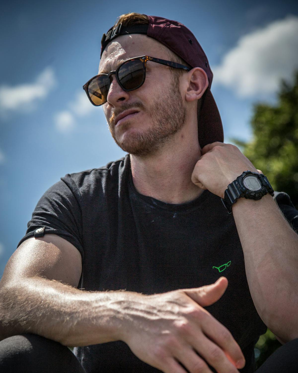 Korda Shoreditch sunglasses are a very fashionable design so you will look great wearing them on the bank