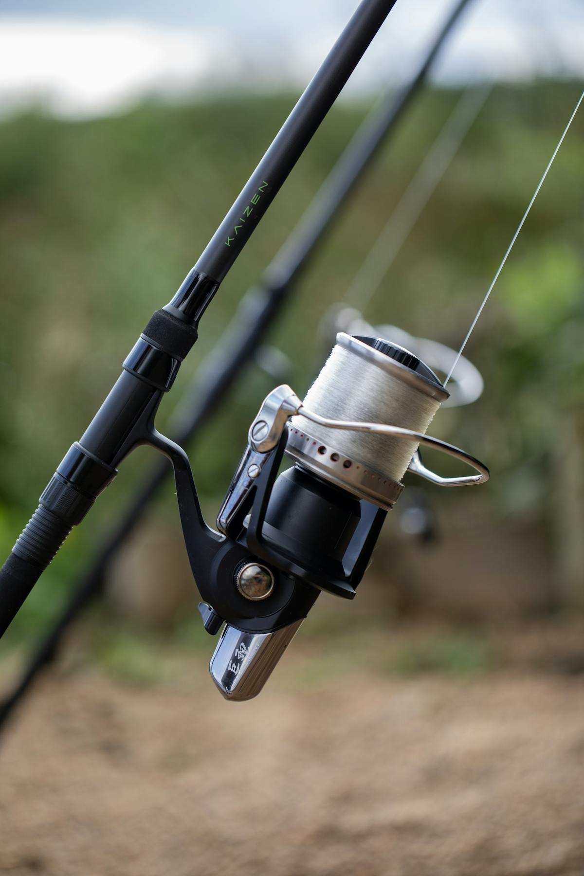 A secure reel seat that won't accidentally come loose during casting or playing fish is essential on any carp rod