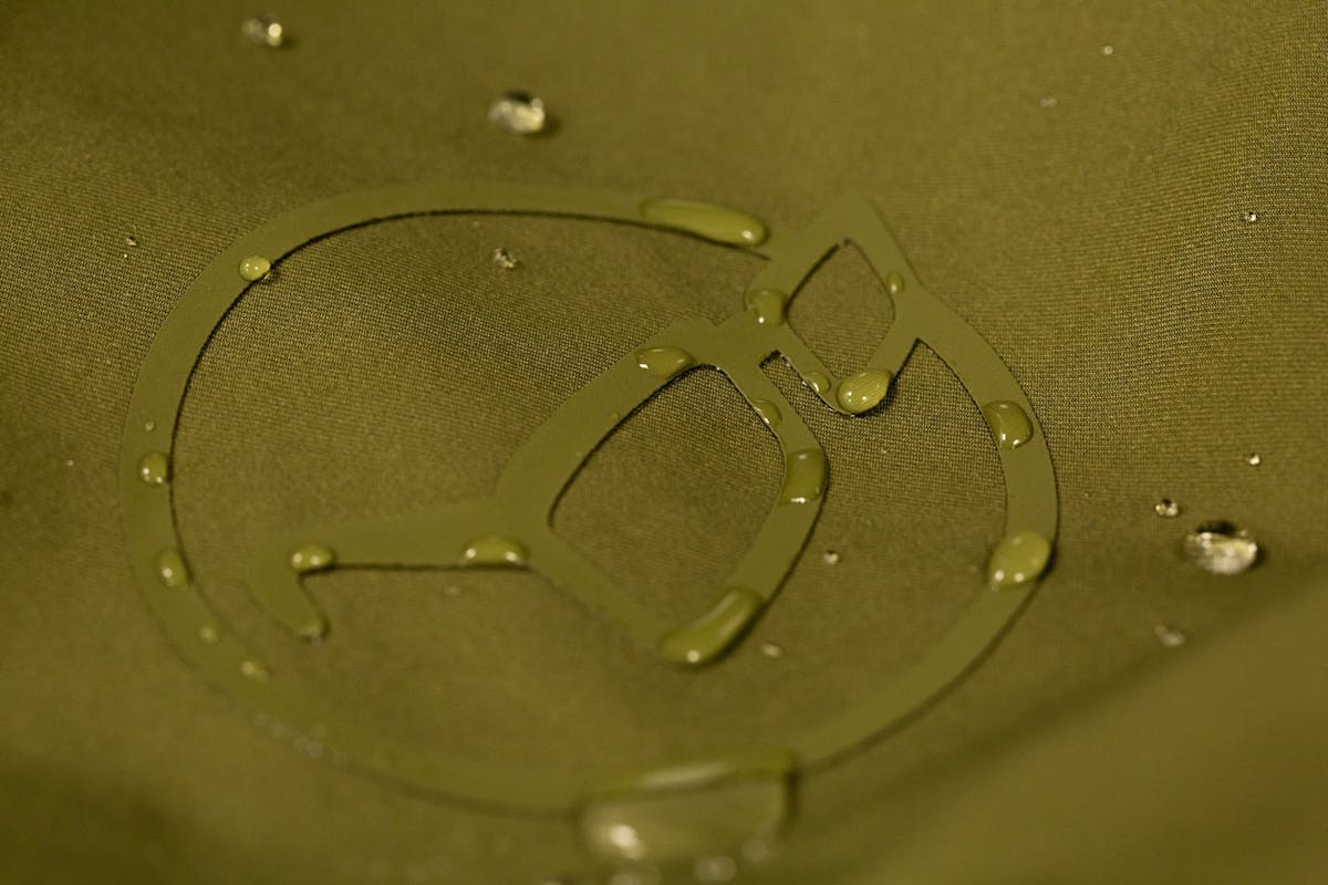 Durable water repellent DRYKORE is the perfect material for the Korda Dry Kore bedchair cover