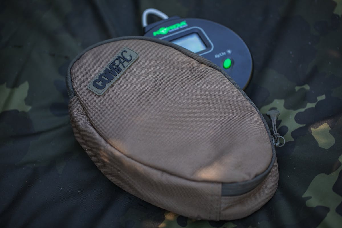 This Korda Compac scales pouch is designed for our digital scales and features a heavy duty zip complete with puller