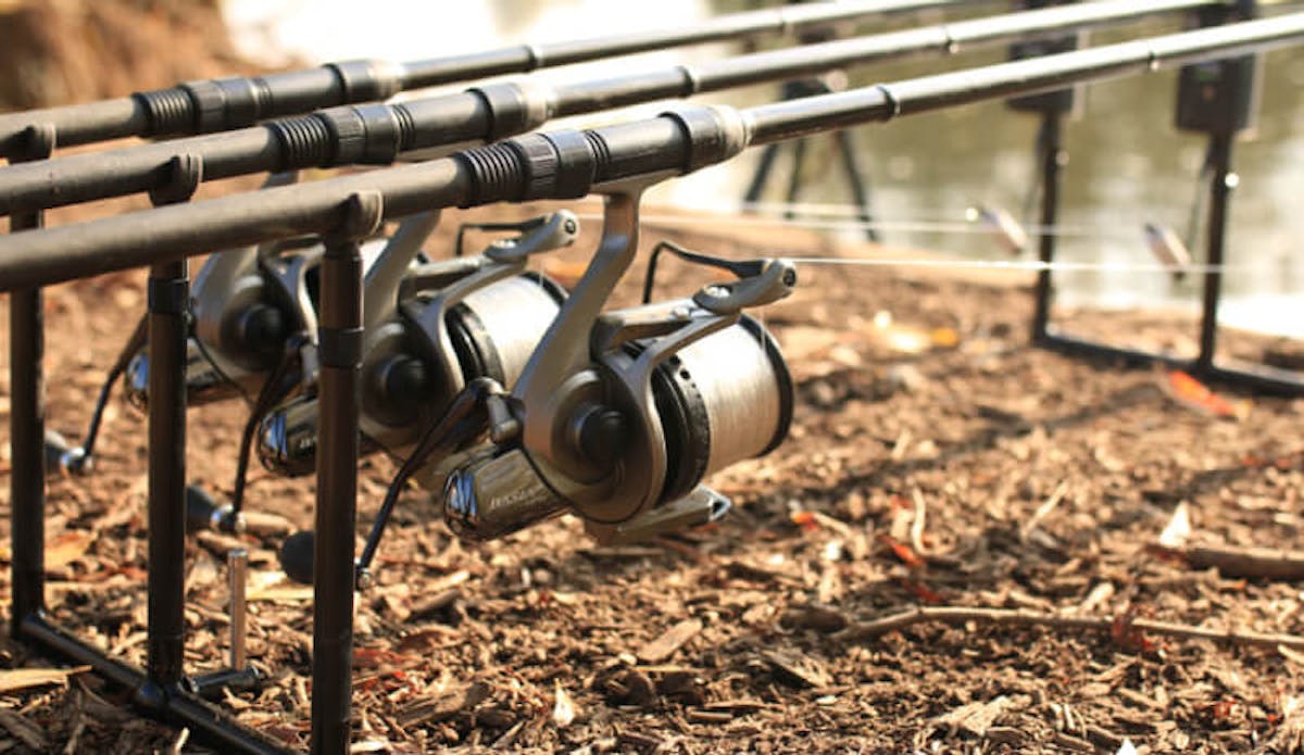 New black version of Korda Singlez in anodised black aluminium with 2 rod and 3 rod buzzbar options
