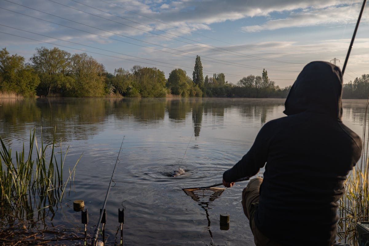 Floppy landing nets make it much harder to net carp and are unresponsive when you try to lift them, unlike the Korda nets