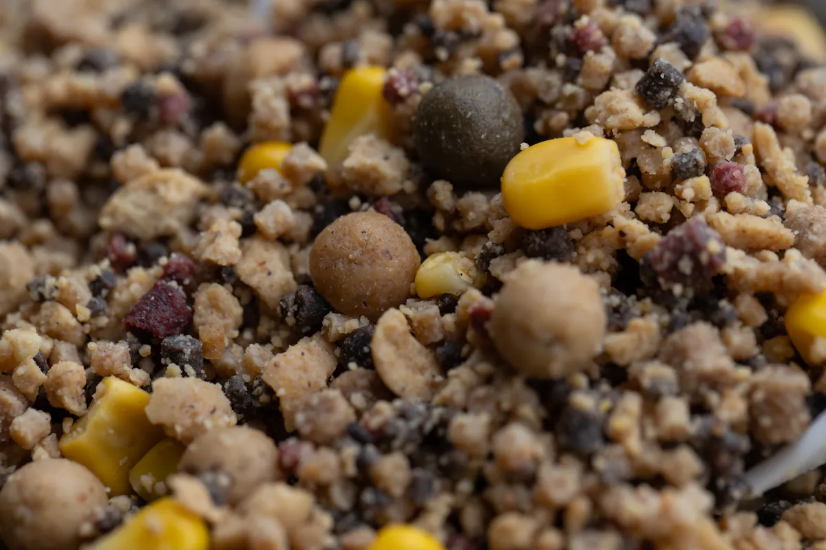 A spod mix made from boilies, pellets and corn is a very popular choice
