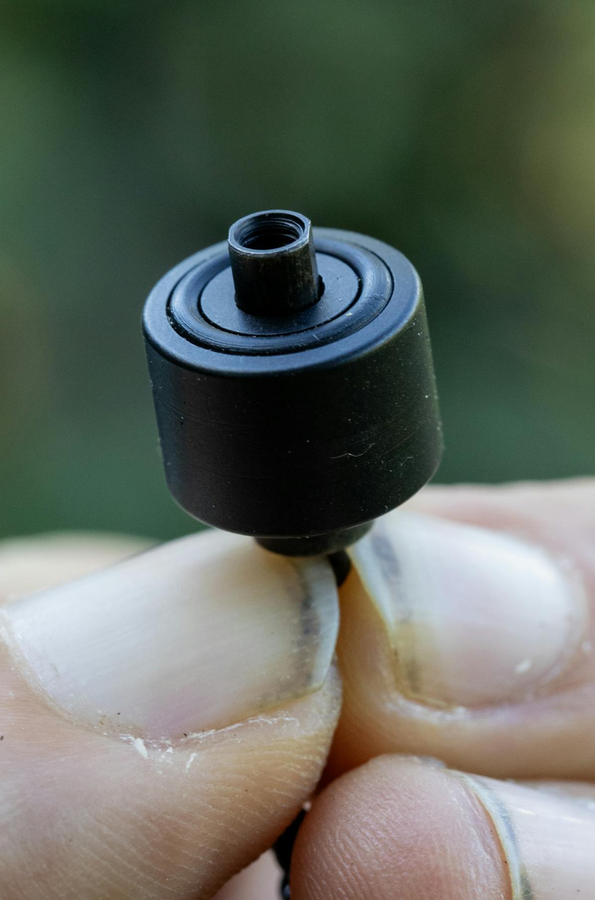 Two different sized weights are supplied with each bobbin