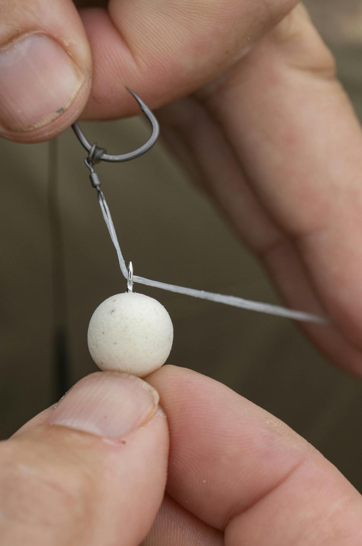 Use bait floss to mount your choice of hook bait