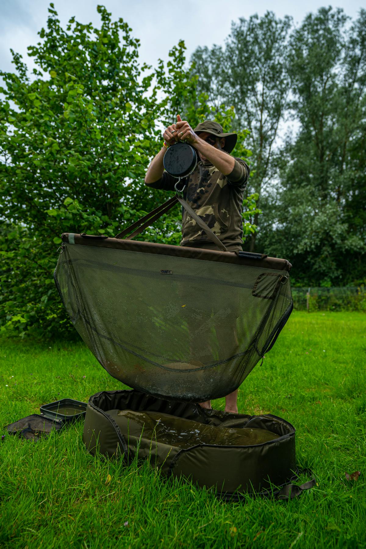 Get everything ready to weigh the fish