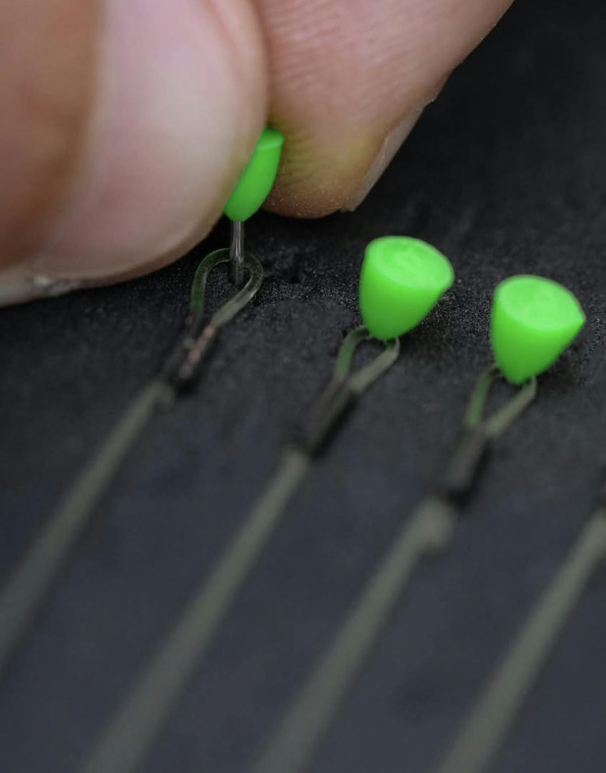 All of our foam rig boards, including those in the tackle boxes, come supplied with pins as part of the price