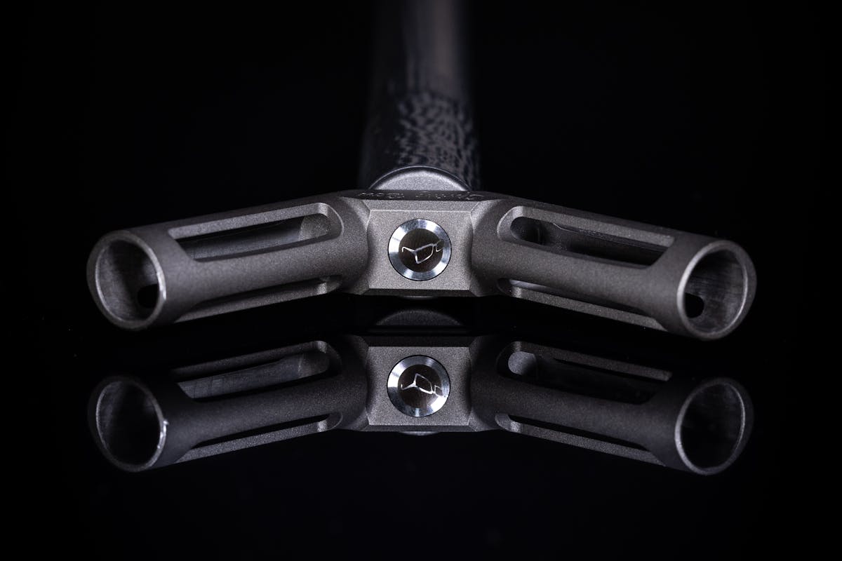 The Spring Bow landing nets feature a very high quality machined aluminium spreader block that is made by JAG