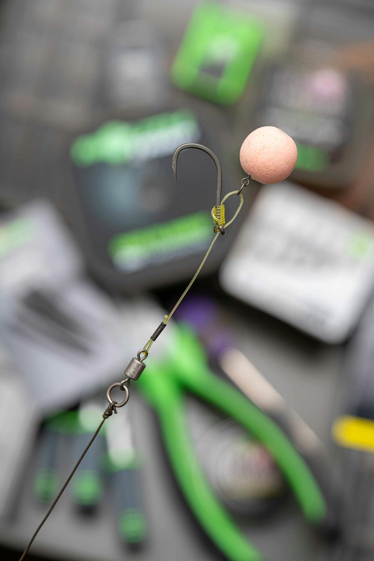 Hinged rigs are a very popular choice for fishing higher pop-ups, or Ronnie rigs if you want the hook bait close to the deck