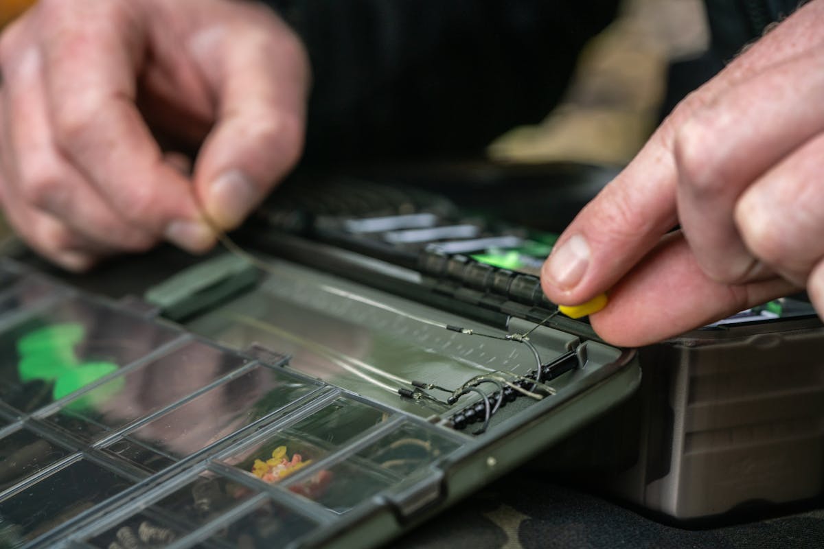 Magnetic rig board stores pre tied rigs within the Korda Tackle Box