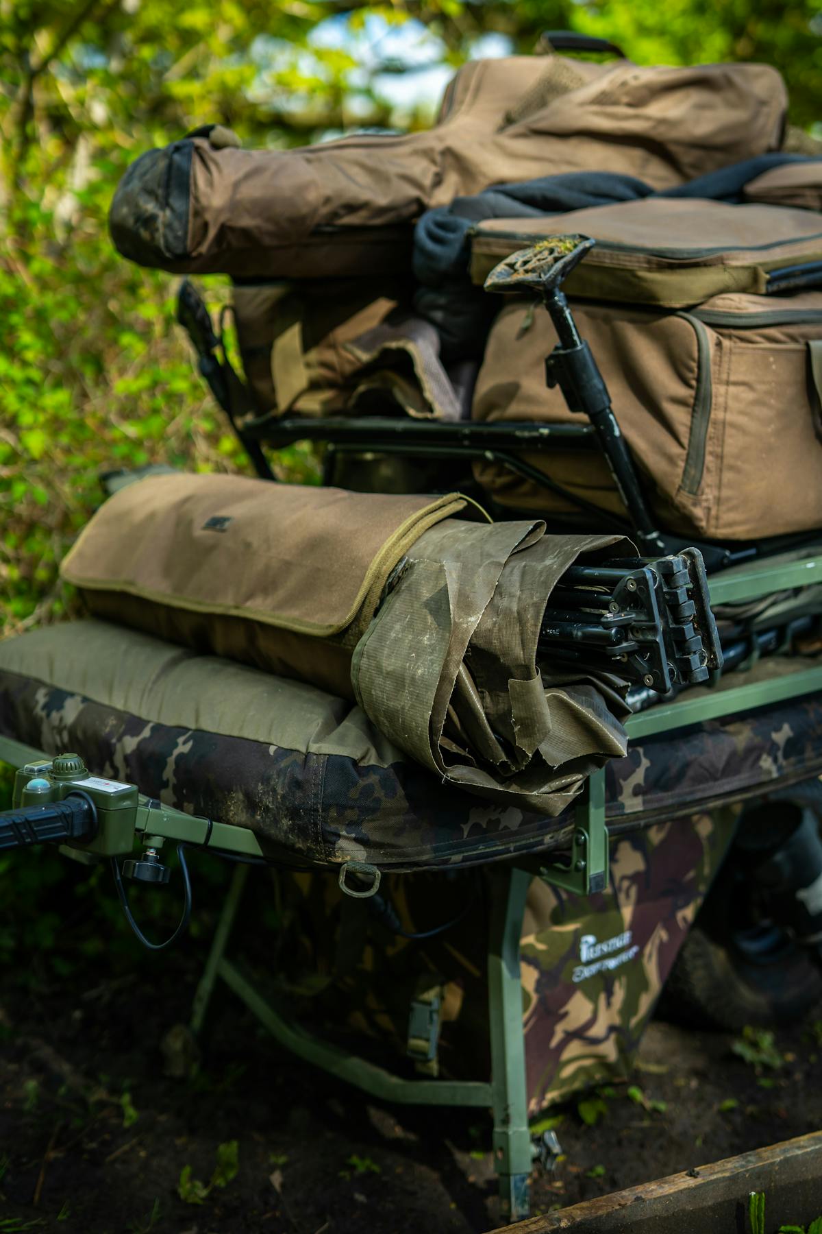 When it comes to bivvy storage and transportion, this modern solution features a unique wrap which not only makes it very quick to pack your shelter away but also aids mobile anglers streamlining their kit