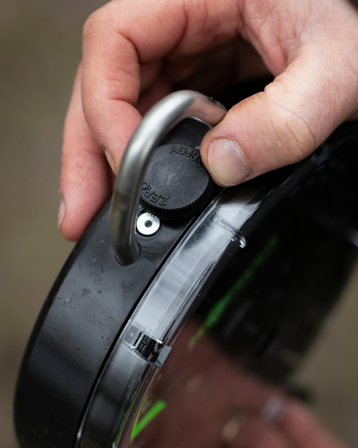 Some anglers prefer modern digital scales with no needle bounce, whilst other prefer traditional dial scales that don't require batteries