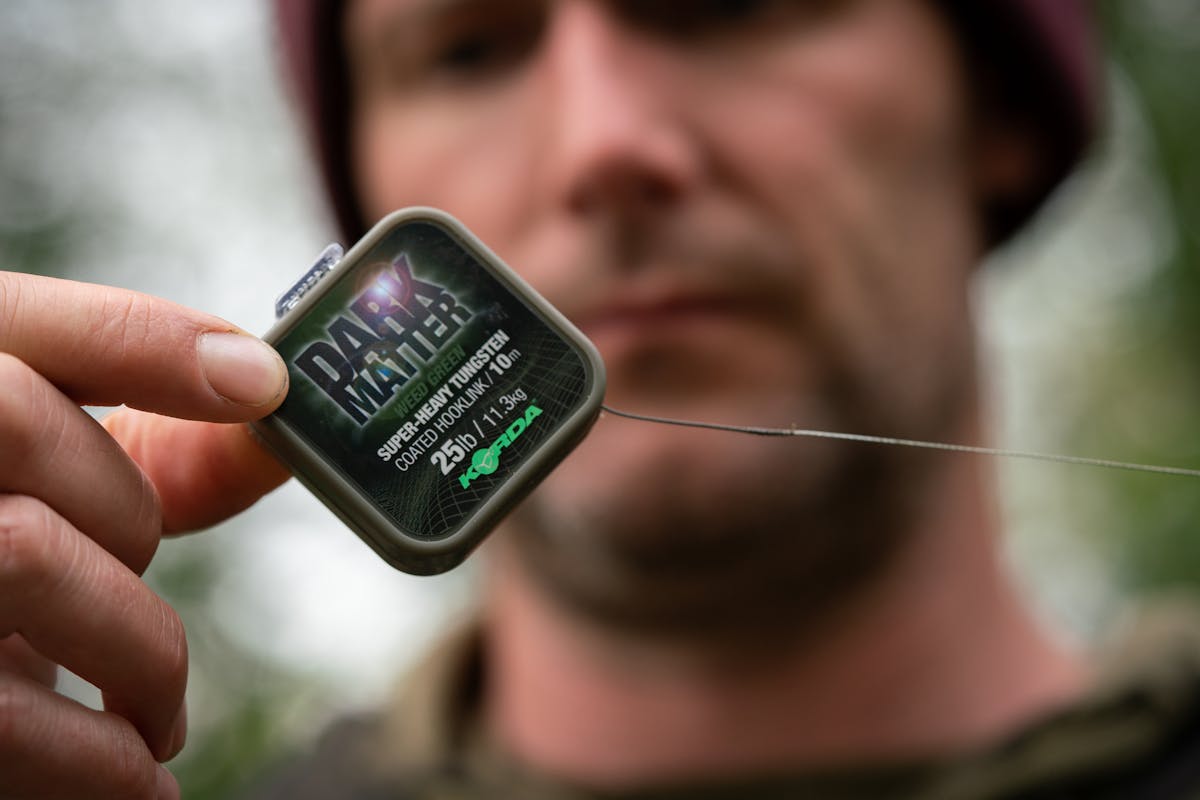 Korda Dark Matter is a semi stiff coated braid featuring a tough outer coating that sinks incredibly well as it is impregnated with super heavy tungsten granules