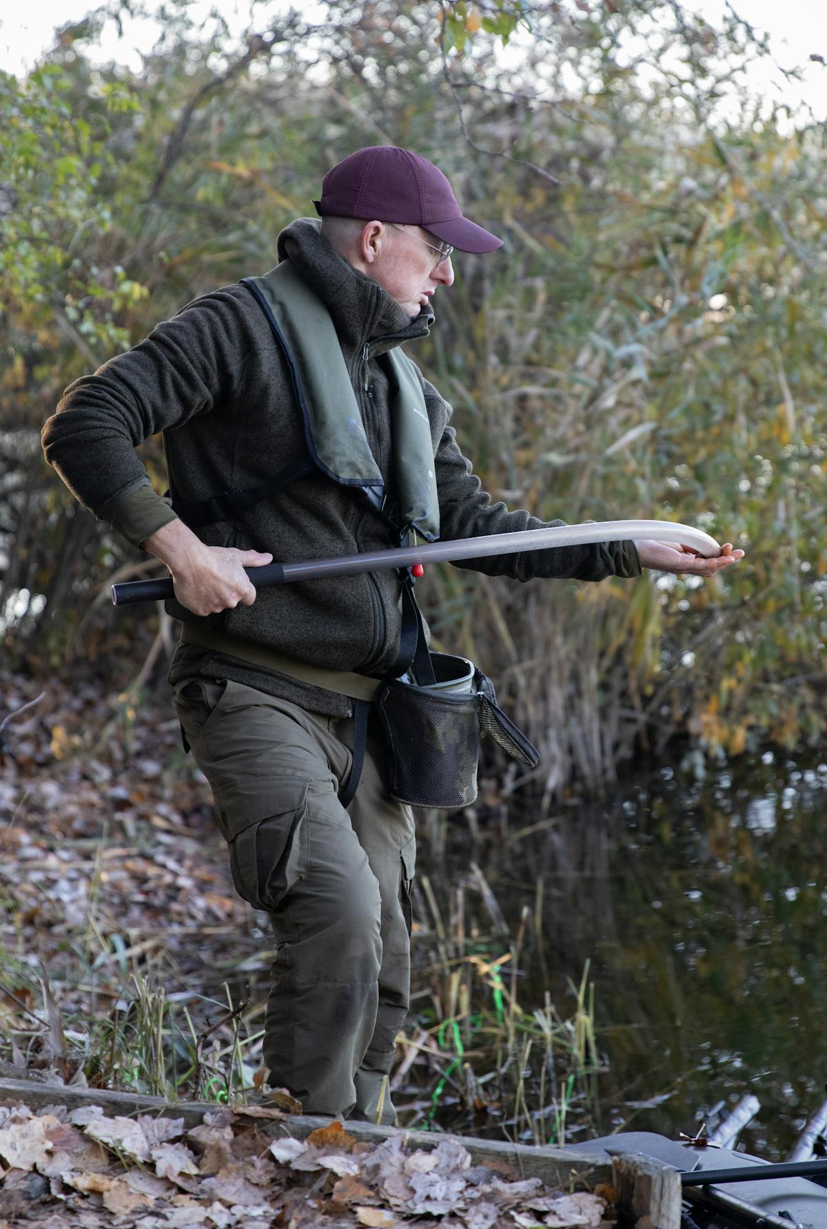 The Korda Eazi Stick makes baiting for carp with boilies very easy