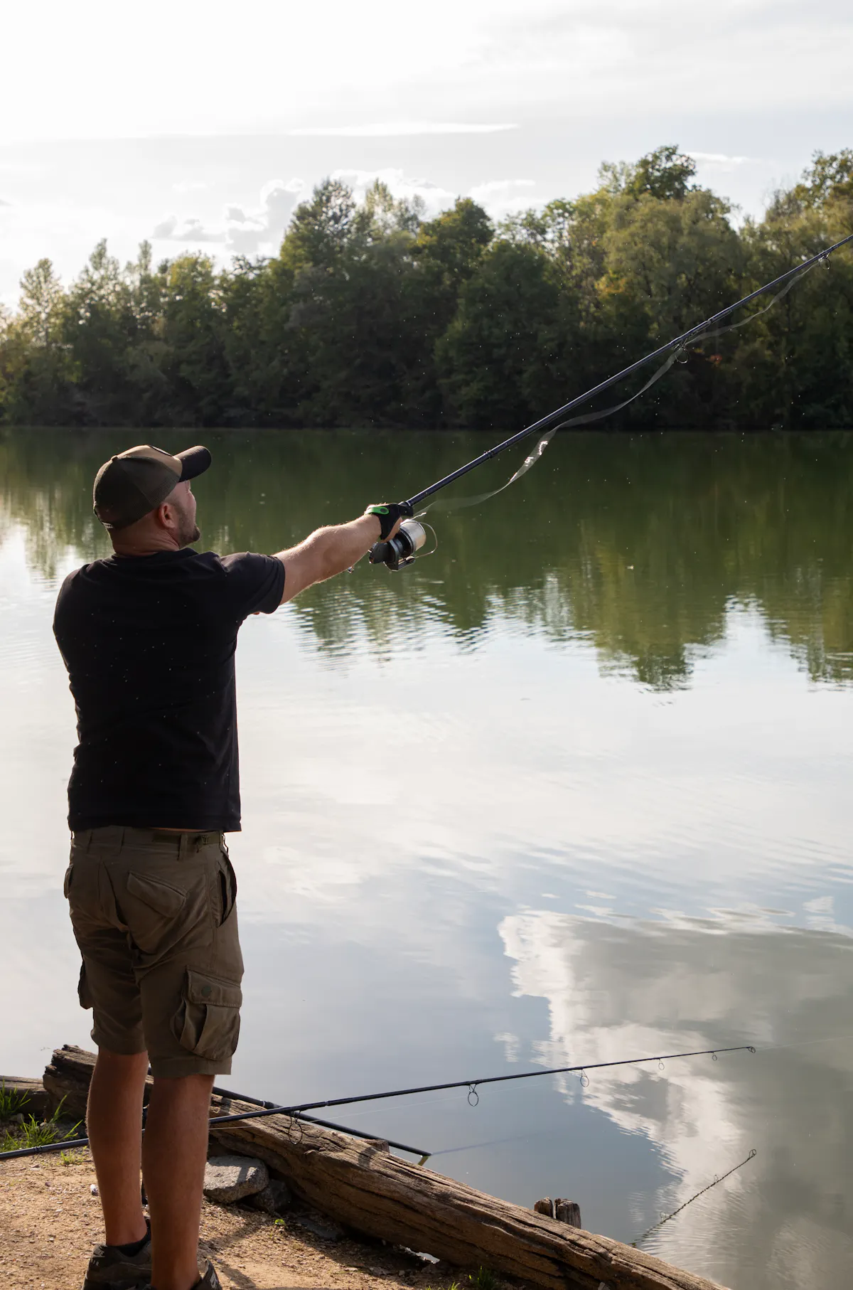 A large spool and good line capacity is essential for longer casts, due to the way the line comes off of the spool