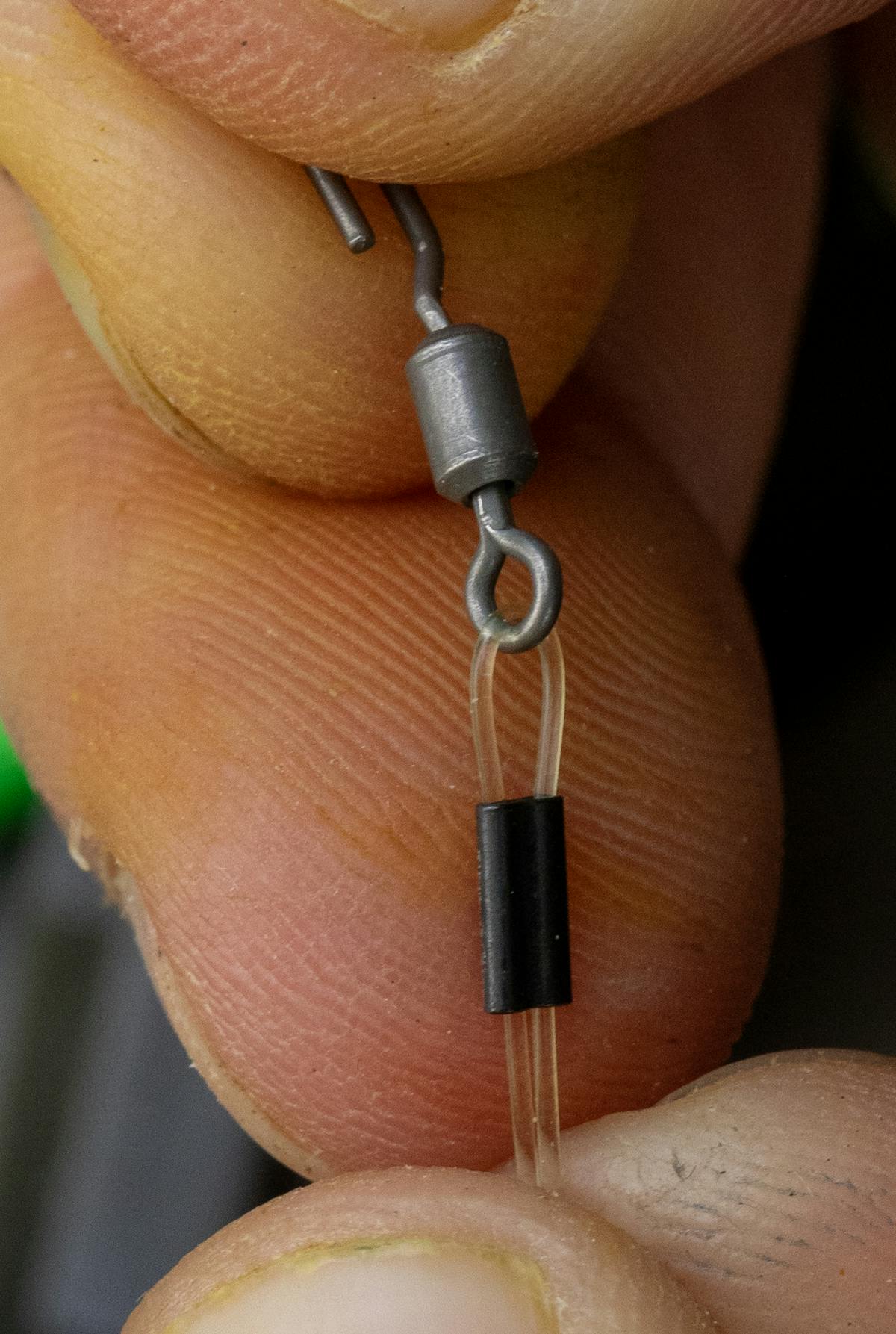 Crimping on a spinner swivel with a small loop gives additional movement and helps the hook to catch hold in the mouth a carp