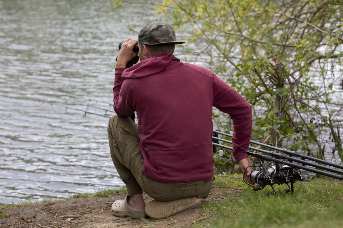 Binoculars help you to see the float and hookbait - even without those, the clear anti tangle sleeve, soft insert, rapid rotation, and precision blow moulded float, mean you can be sure it is fishing and not tangled