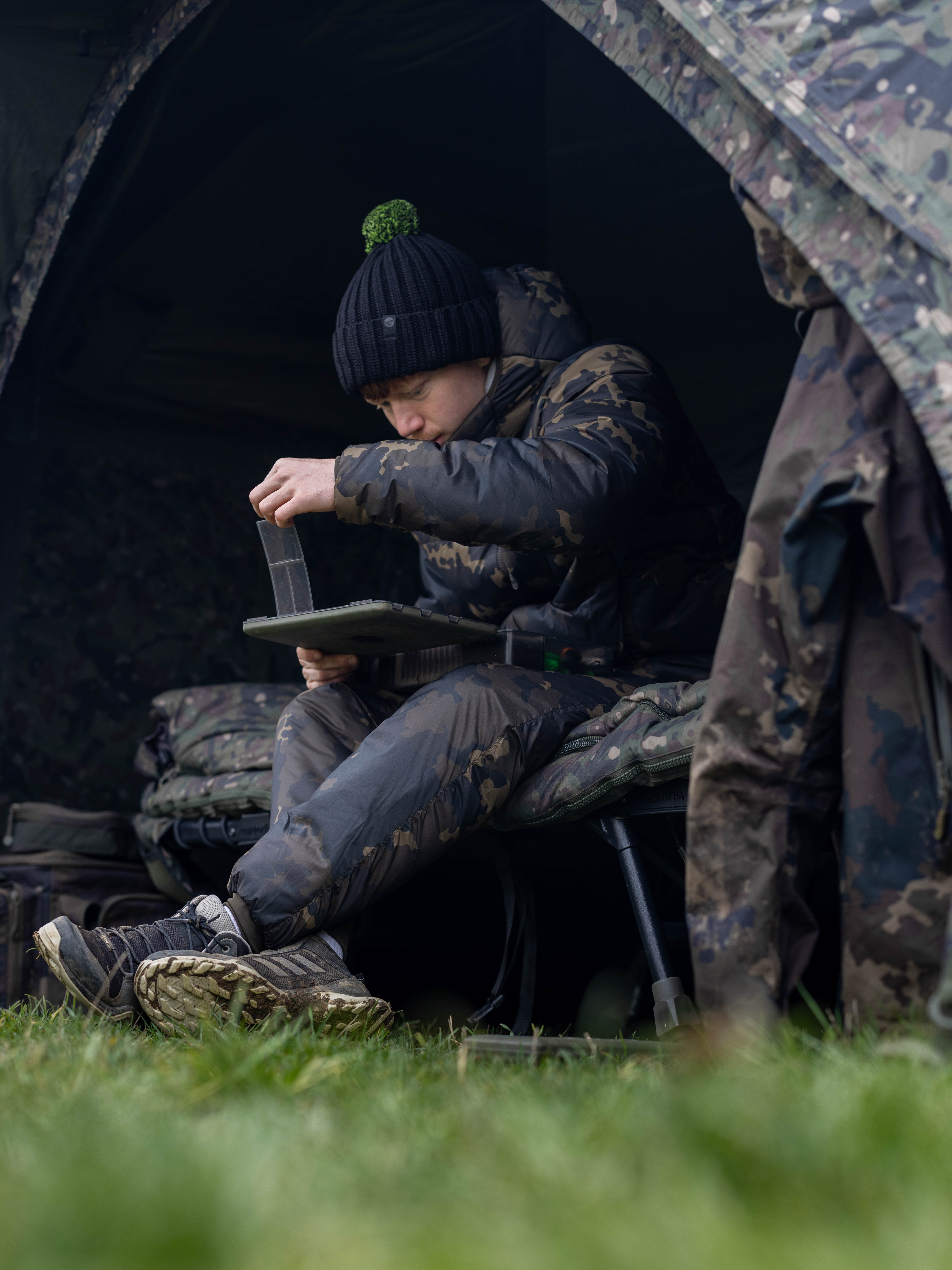 Essential carp fishing clothing for the winter - how to keep warm