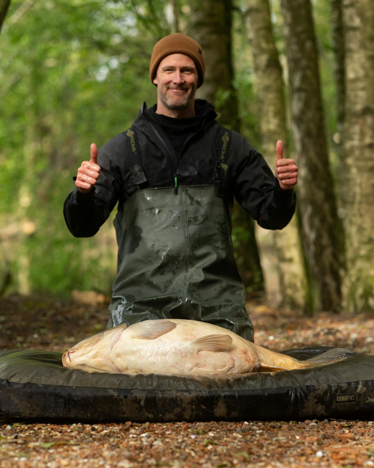 The Korda Compac Hybrid Mat comes in a choice of either olive or Dark Kamo, and is designed to keep the carp in the perfect position on the fish friendly composite upper to prevent it from flapping off of the unhooking mat