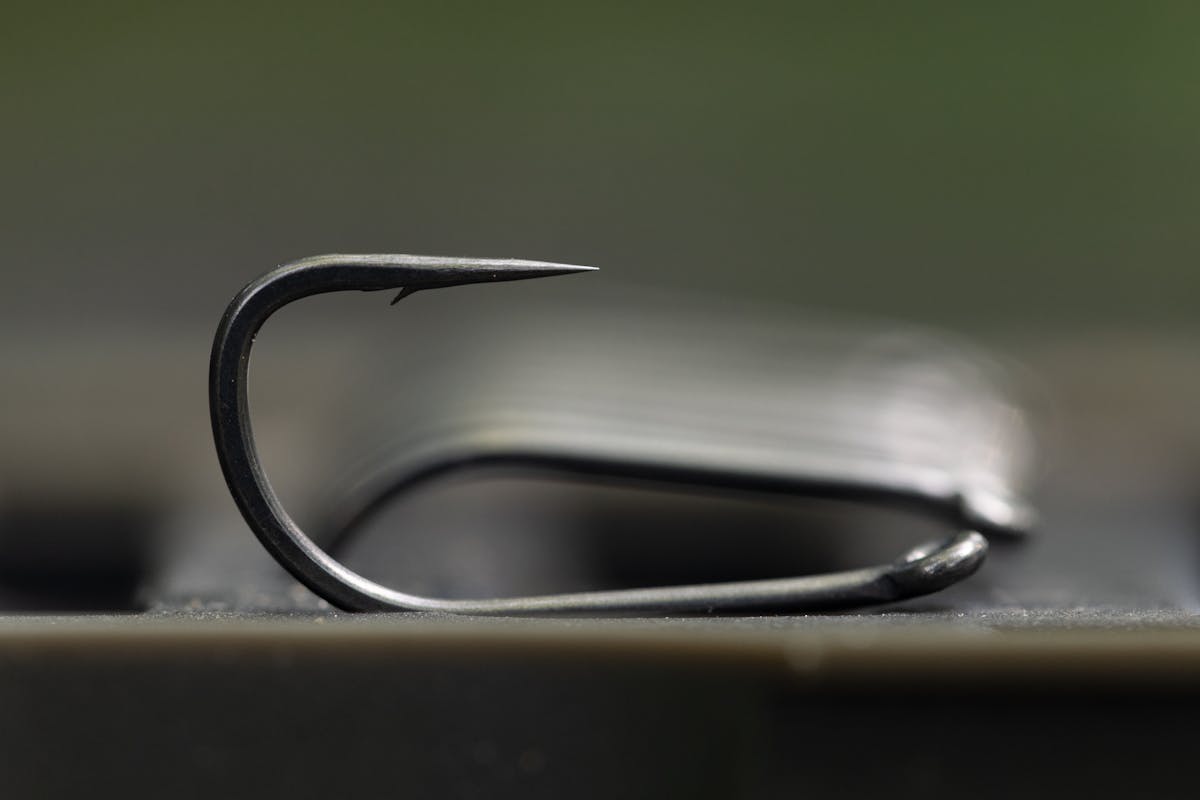 A key consideration when designing any hook is its durability in the water and the design process and use of PTFE ensures that this Korda Straight Point hook remains as sharp as when you first cast it out
